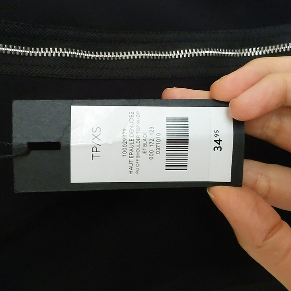 Off-the-shoulder top - Picture 3 of 3